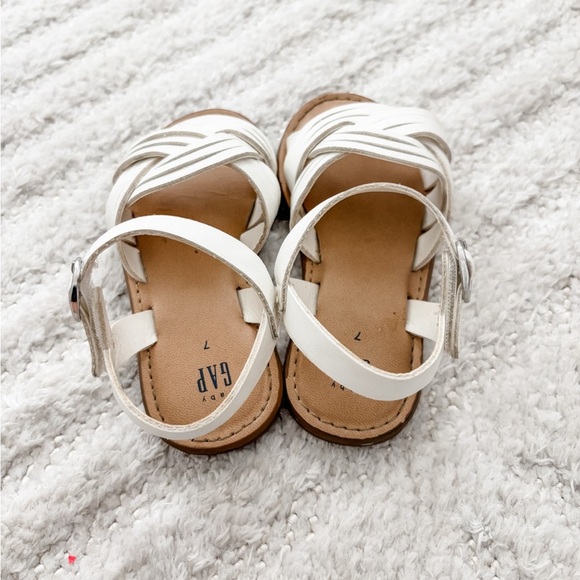 GAP Toddler Girl’s White Woven Stappy Sandal - Size 7 - Picture 3 of 4